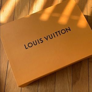 I’m selling my Taiga Monogram Outdoor Bumbag White